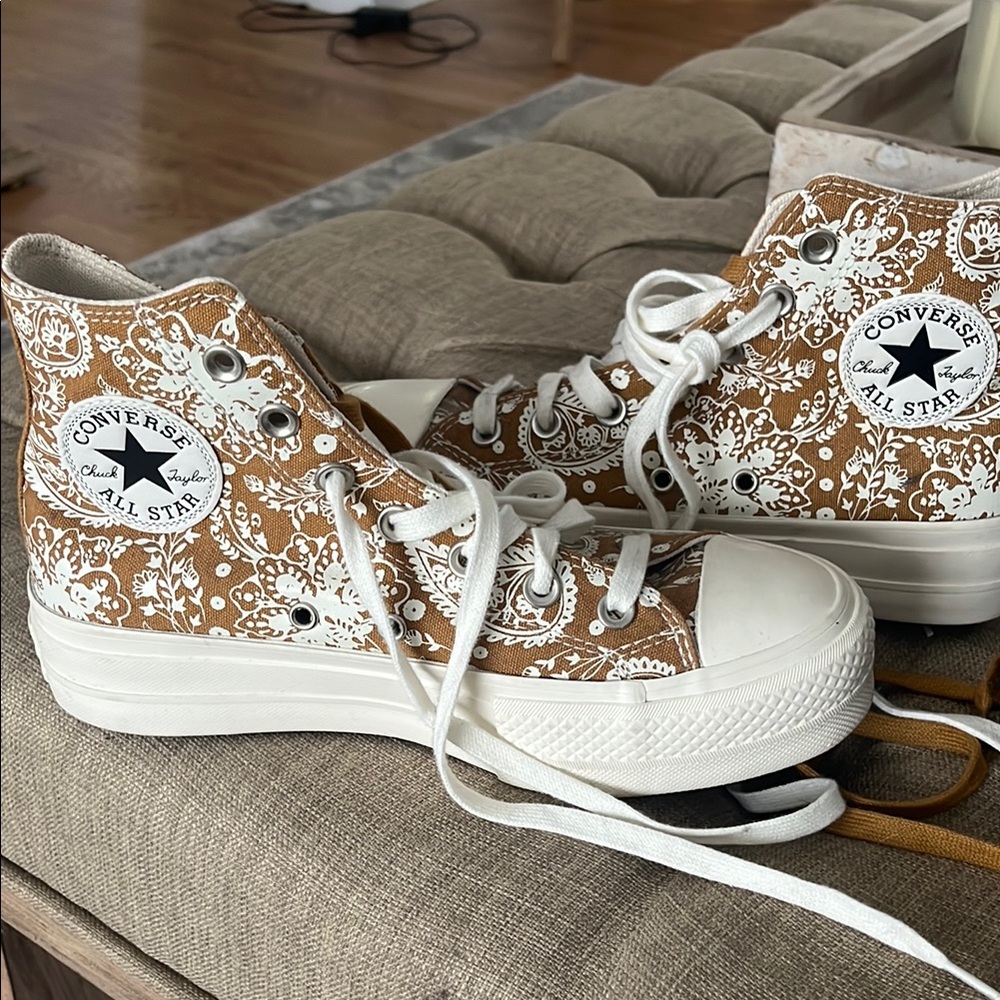 Converse All Star Chuck Taylor Platform High-Top Sneakers- NEW